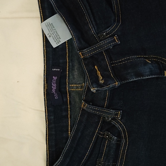 Levi's - Picture 2 of 4